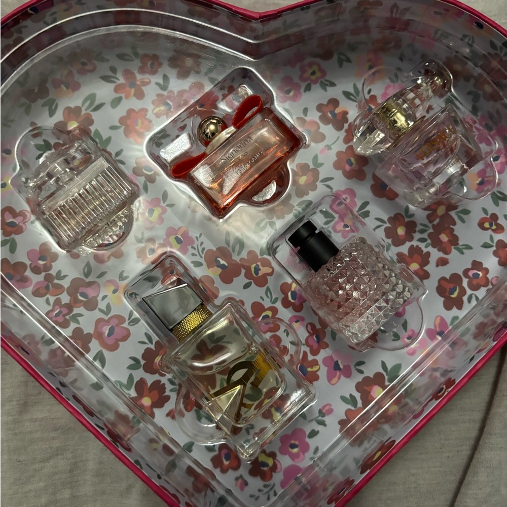 Heart-Shaped Perfume Miniatures Set